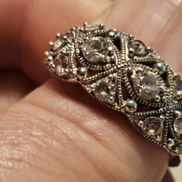 Size 8 ring - Picture 1 of 4